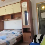 克雷斯克公寓式酒店