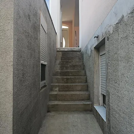 Kresic Daire *